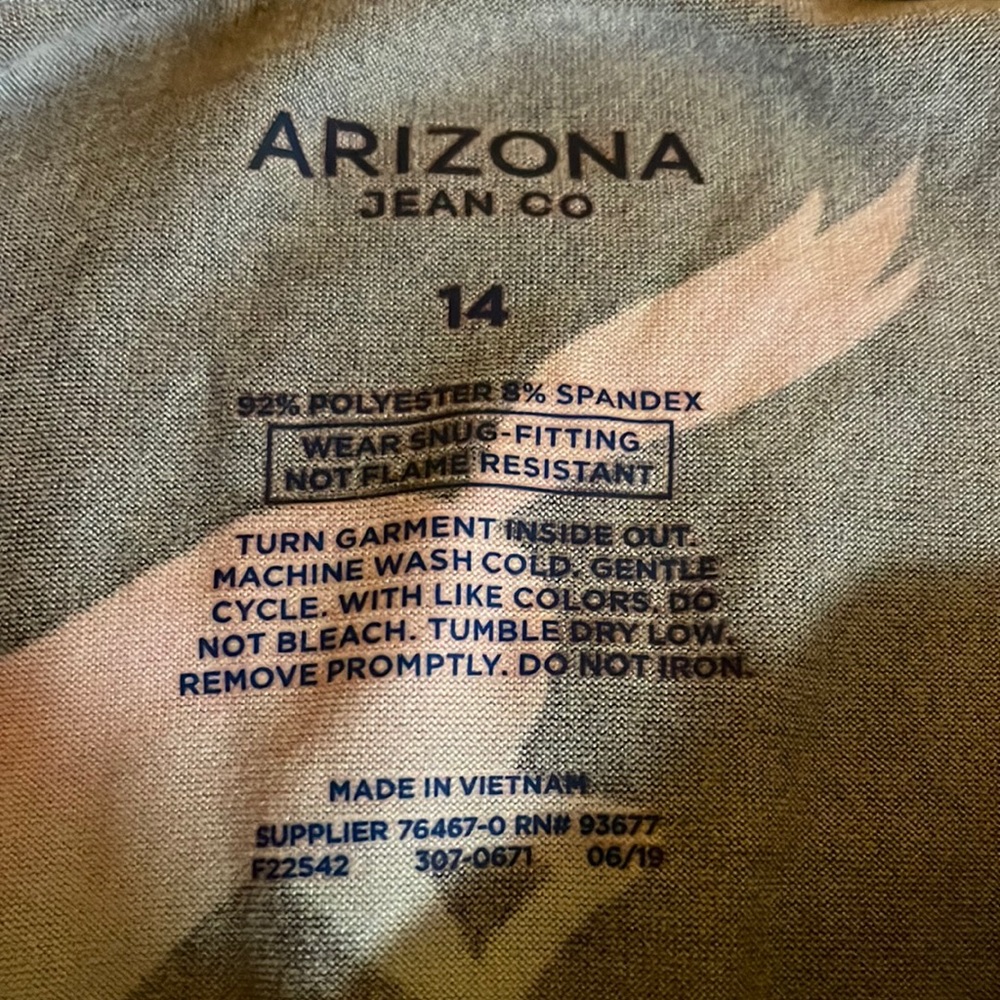 Arizona jean co., pajamas, shirt and pants are together, used once (new)